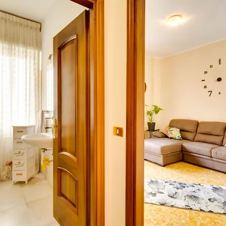 Sleep Right With Us Apartment *